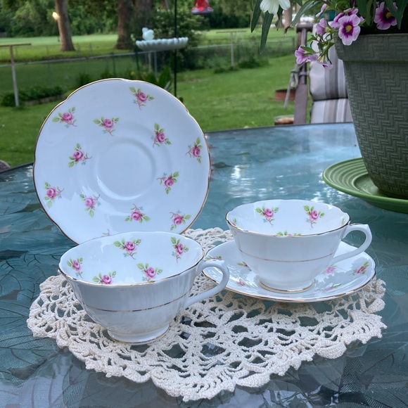Collingwoods Bone China Set of 2 Teacups and Saucers Pink Roses Gold Detailing - Picture 10 of 13